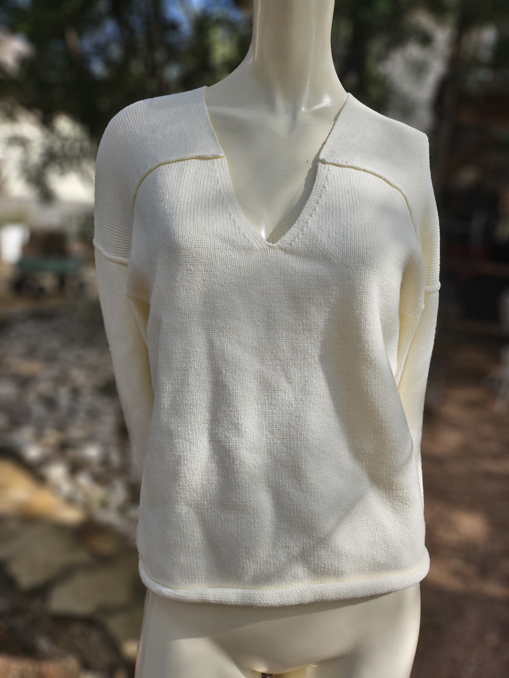 Cabi Women’s Cream Cotton Blend Scooped V Neck Lightweight Sweater  S